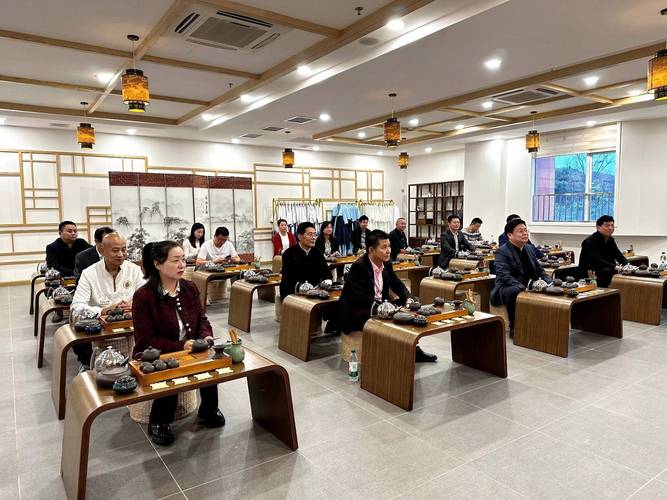 東莞市河南商會(huì)會(huì)長(zhǎng)劉全貴帶隊(duì)拜訪虎門外國(guó)語(yǔ)學(xué)校